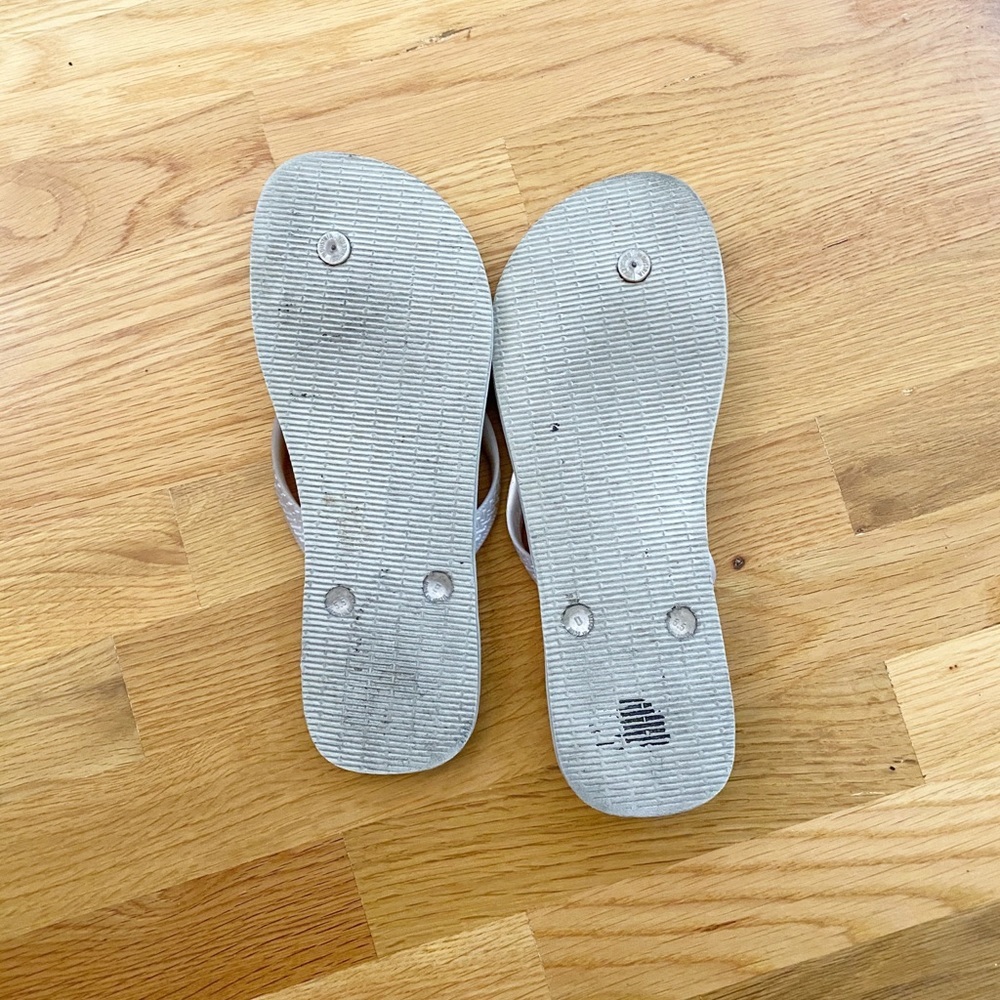 Havaianas White With Pink/Gray Print Flip Flops - Picture 4 of 4